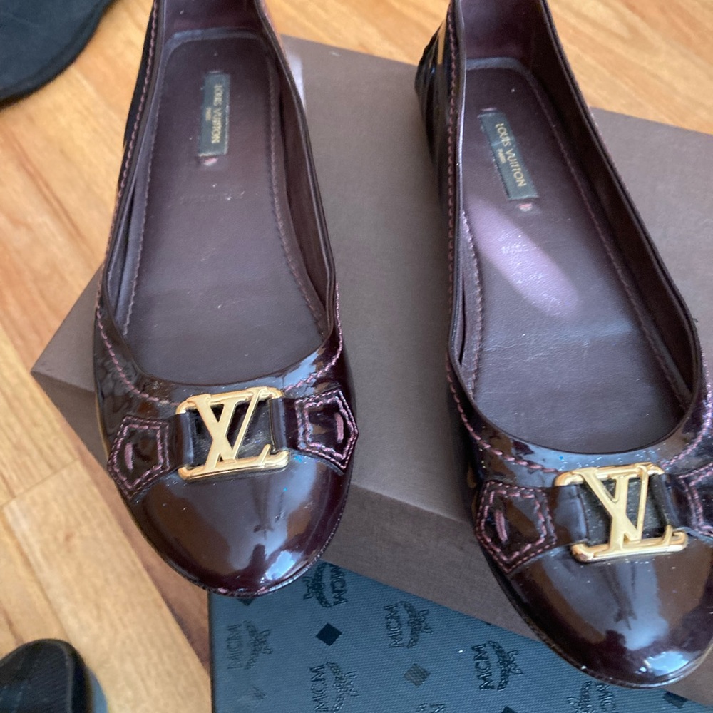 Ladies Louis Vuitton Flats